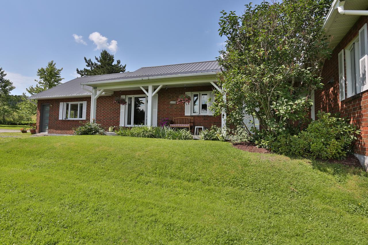 مبيت وإفطار Saint-Hermenegilde Ranch St-Hubert المظهر الخارجي الصورة