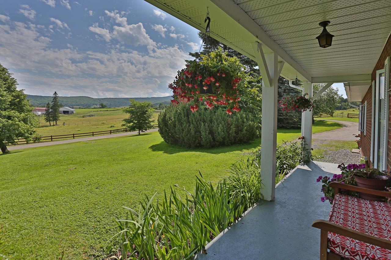 مبيت وإفطار Saint-Hermenegilde Ranch St-Hubert المظهر الخارجي الصورة