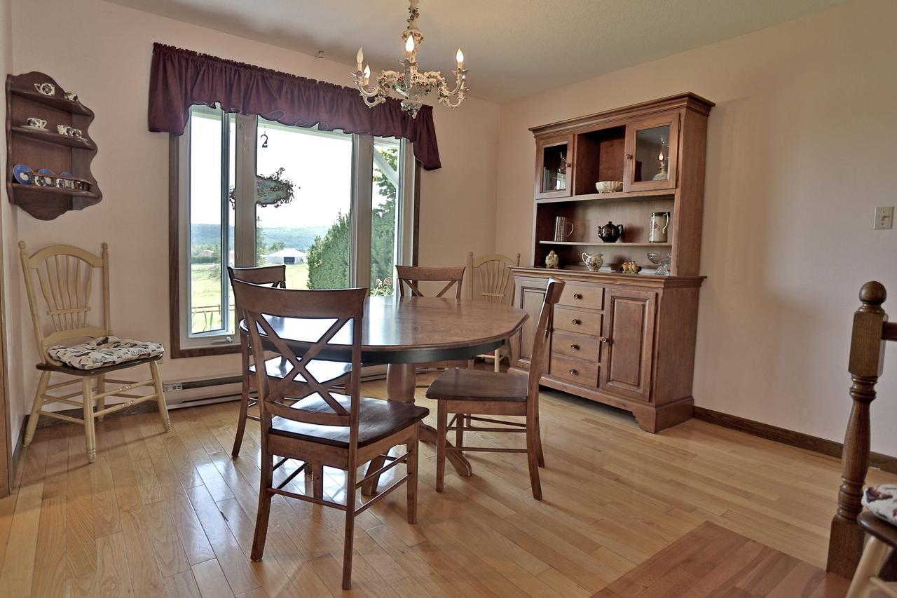 مبيت وإفطار Saint-Hermenegilde Ranch St-Hubert المظهر الخارجي الصورة
